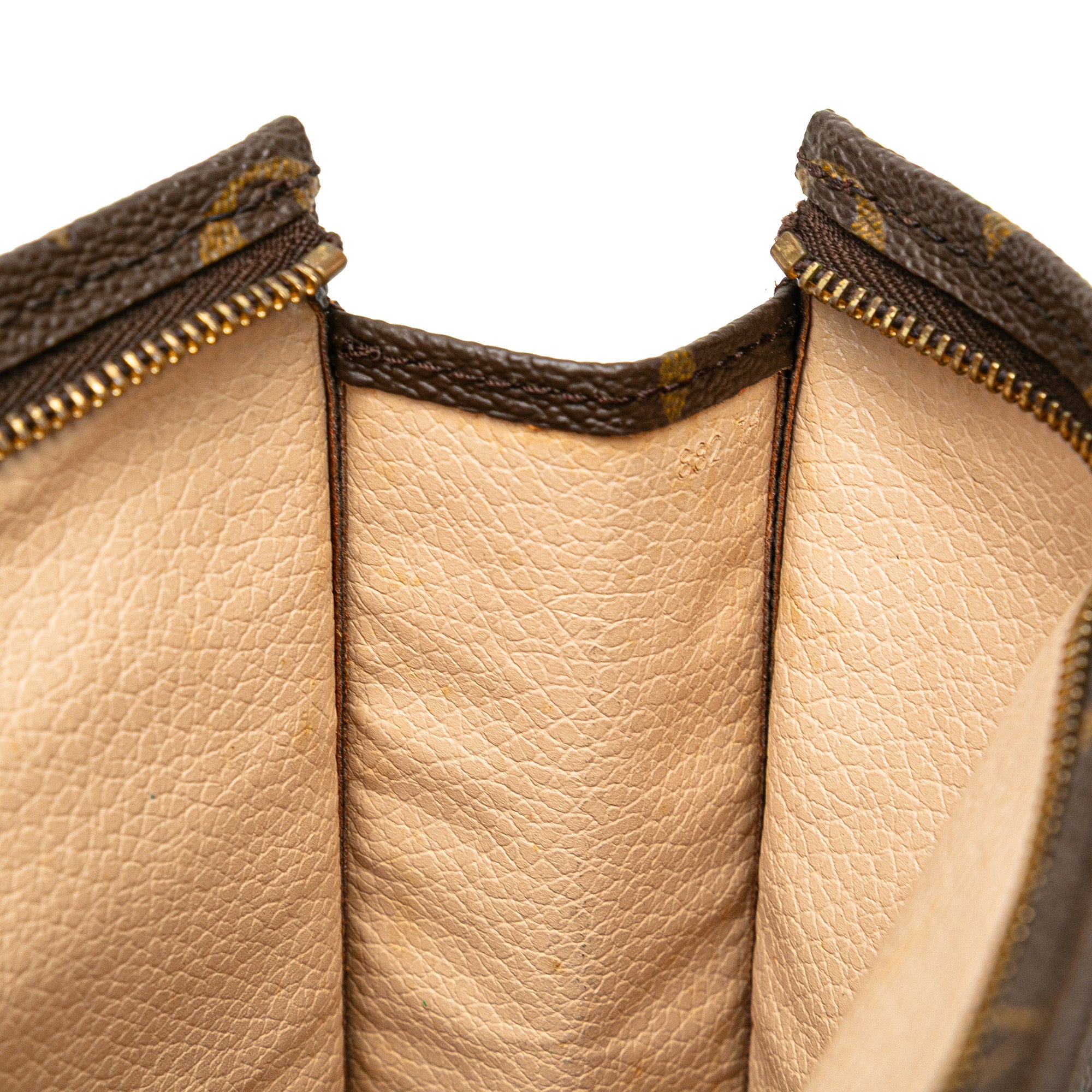 LOUIS VUITTON Monogram Toiletry Pouch 26