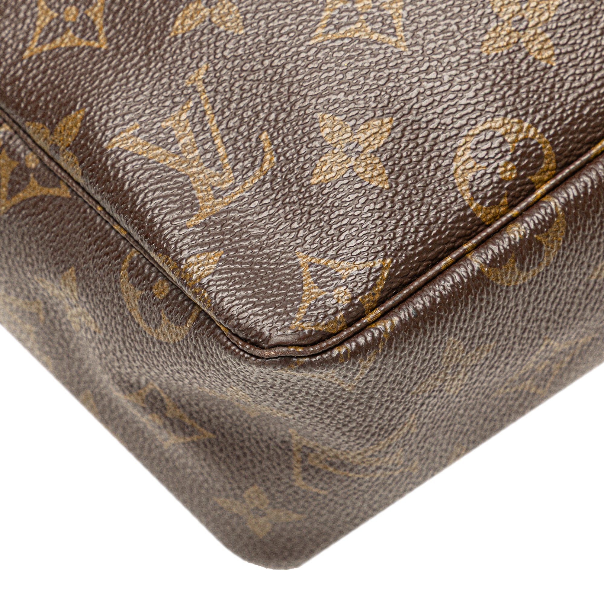 LOUIS VUITTON Monogram Trousse Toilette 28