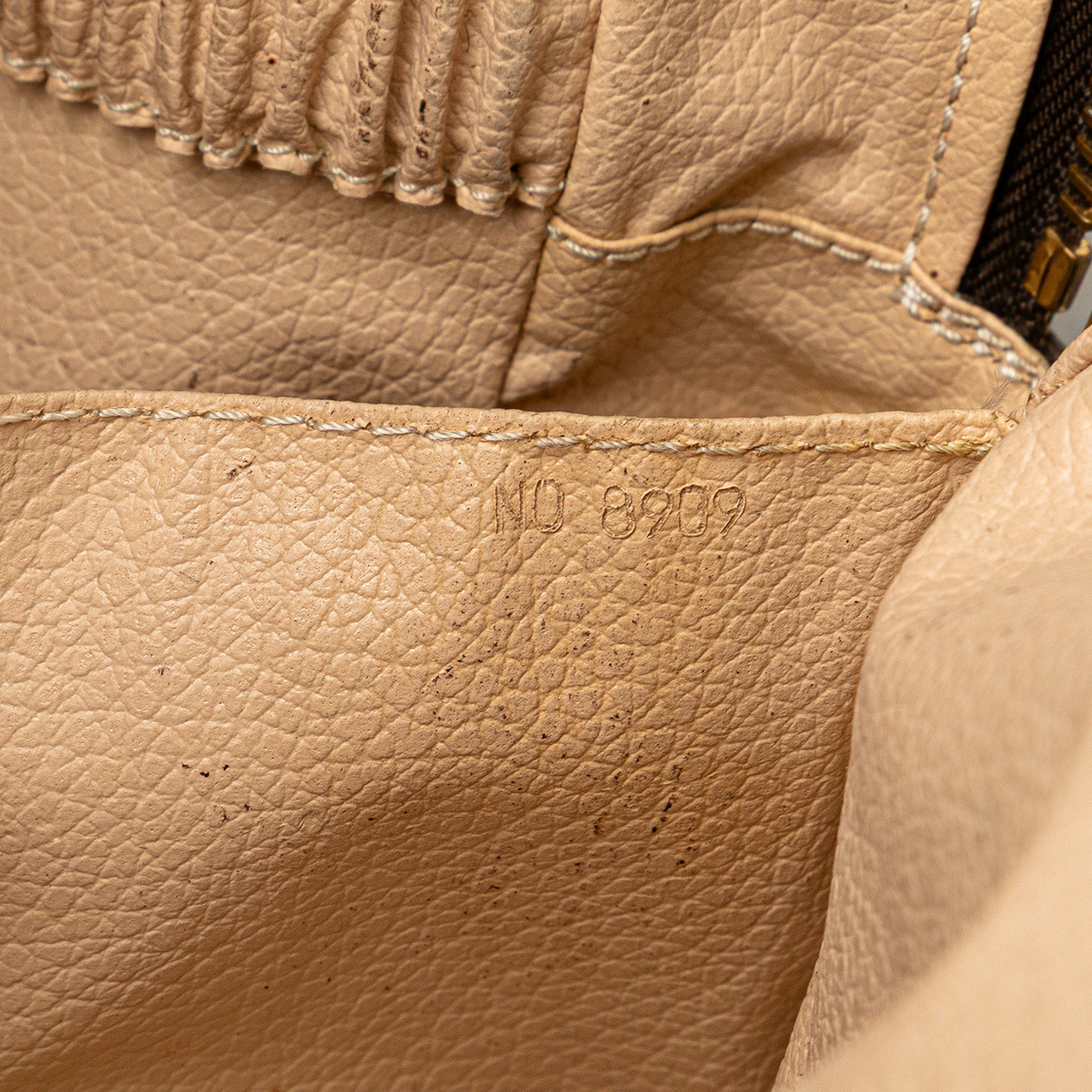 LOUIS VUITTON Monogram Trousse Toilette 28