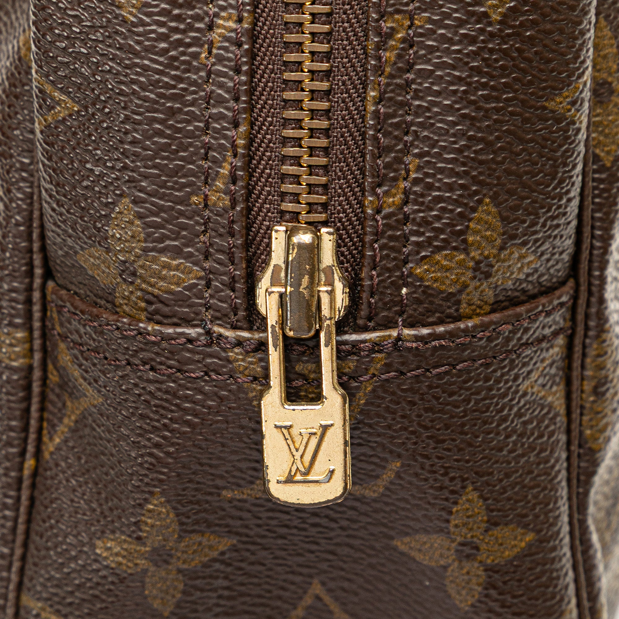 LOUIS VUITTON Monogram Trousse Toilette 28